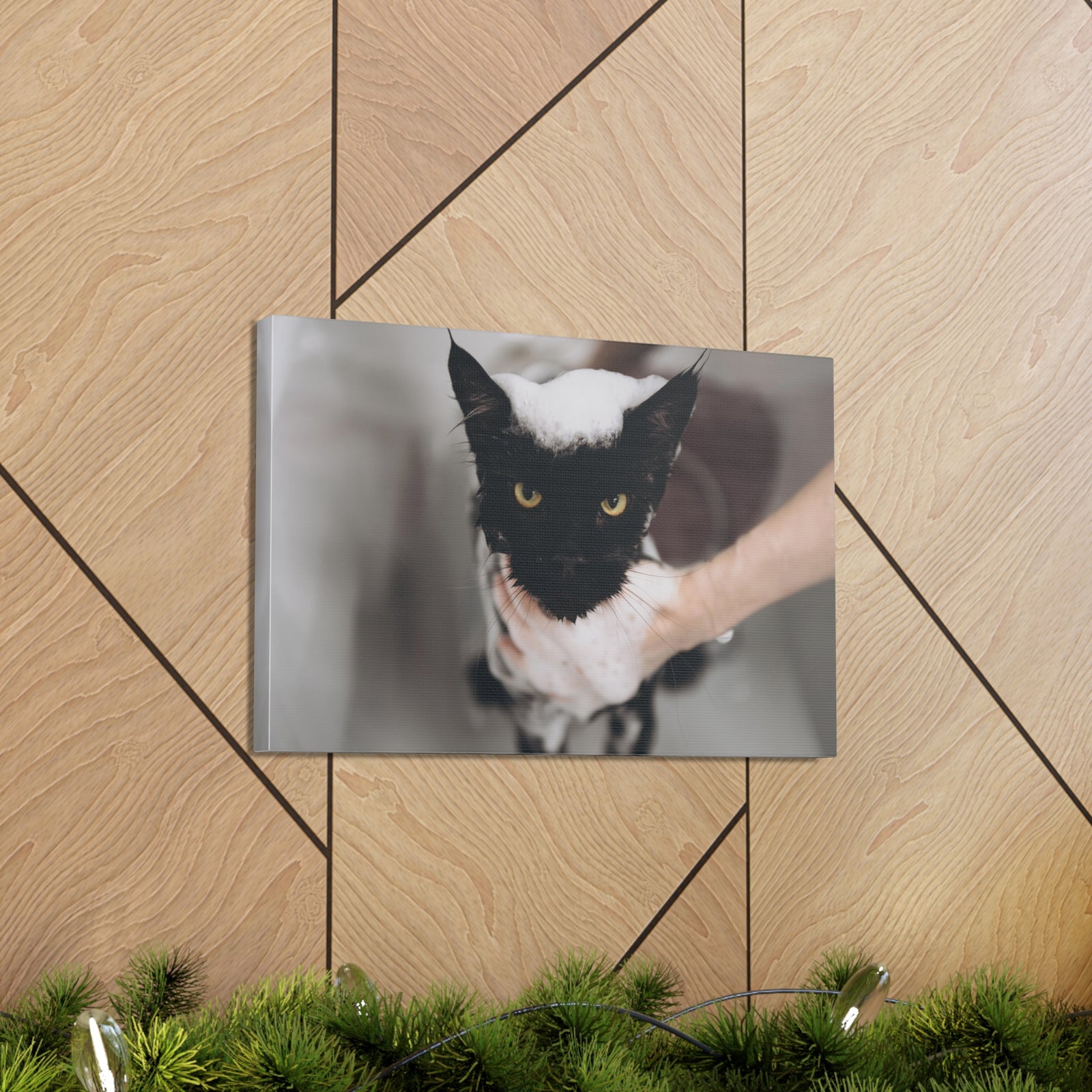 Cute Main Coon Bathee Canvas Wall Art for Home Decor Ready-to-Hang-Express Your Love Gifts