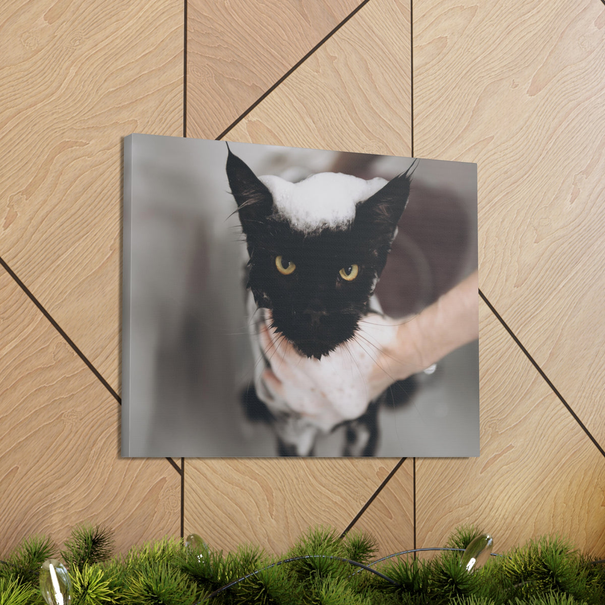 Cute Main Coon Bathee Canvas Wall Art for Home Decor Ready-to-Hang-Express Your Love Gifts