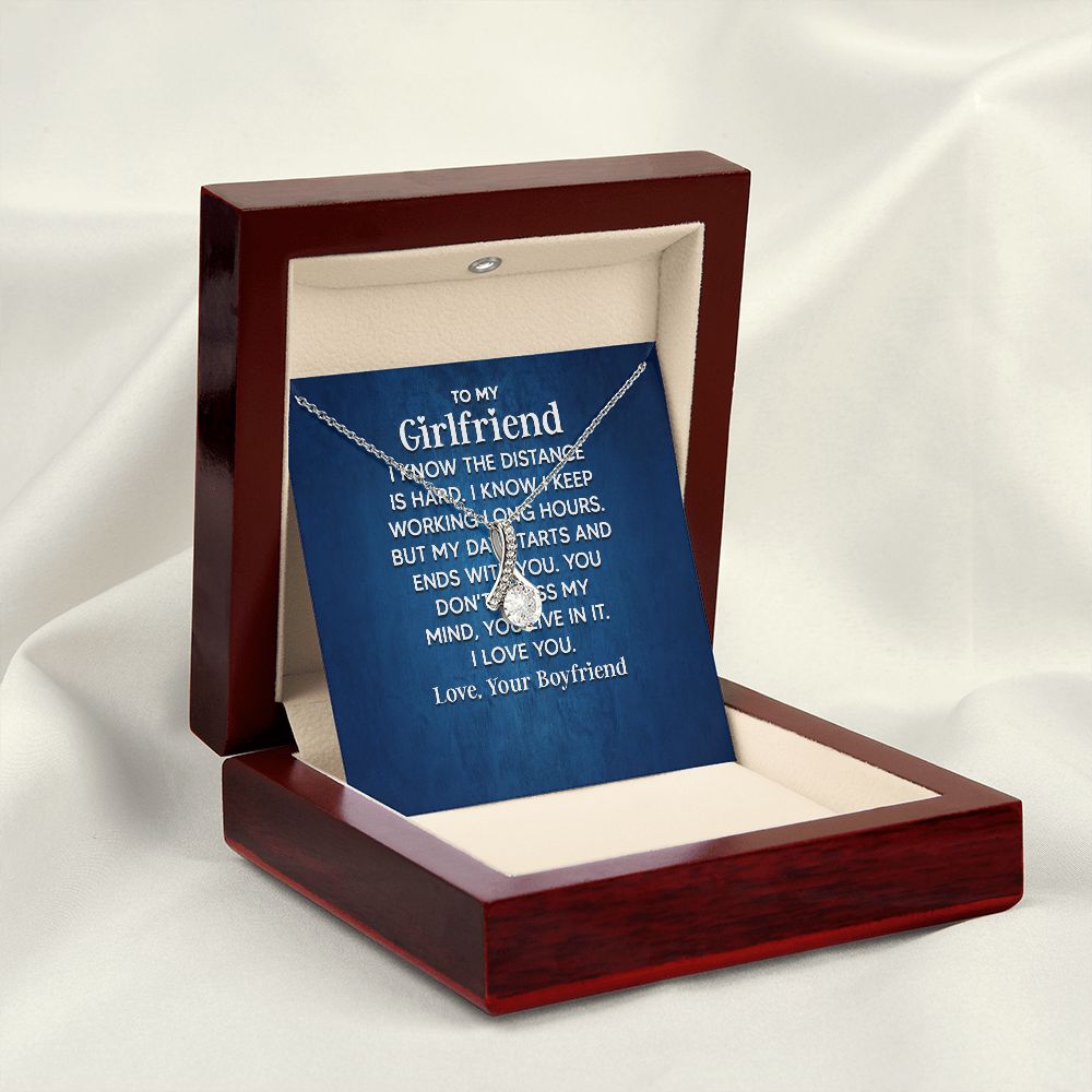 To My Girlfriend I Know the Distance is Hard Alluring Ribbon Necklace Message Card-Express Your Love Gifts